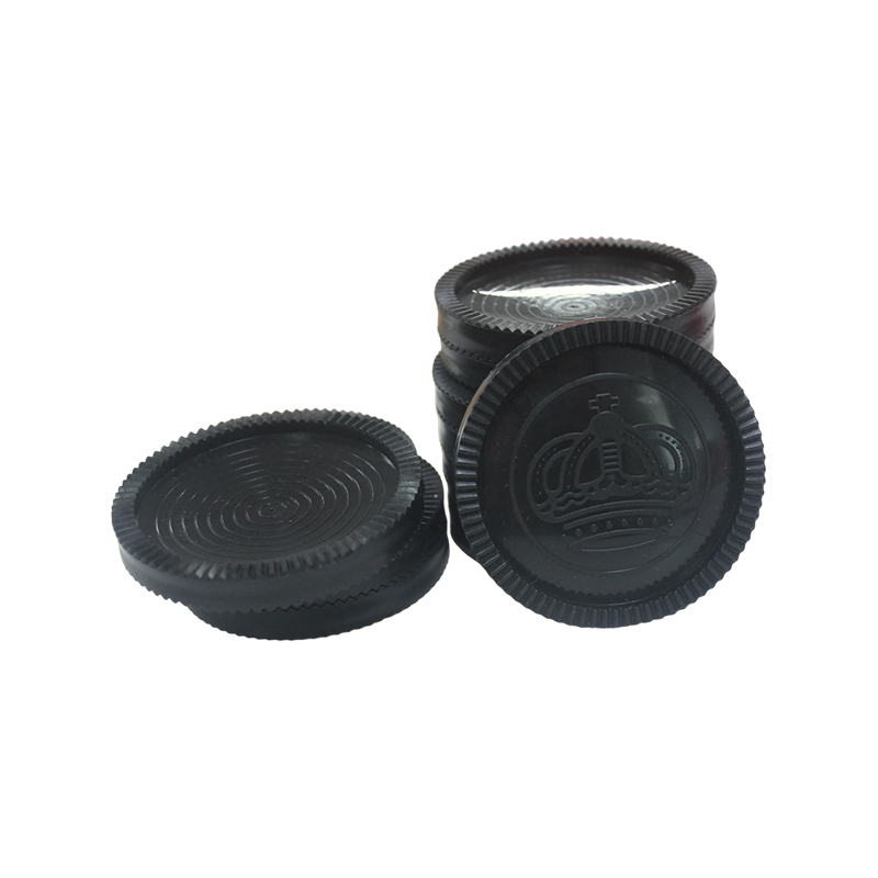 Peças de xadrez de plástico vermelho e preto