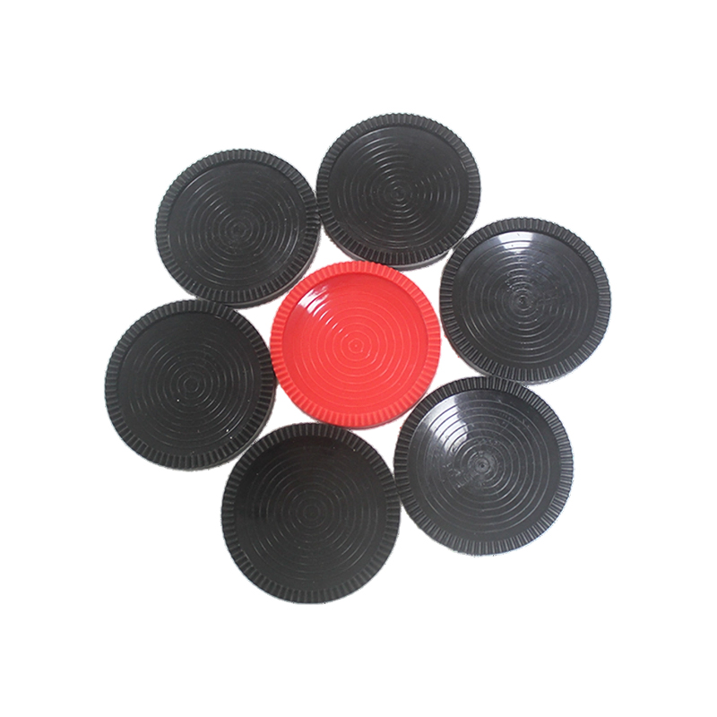 Peças de xadrez de plástico vermelho e preto