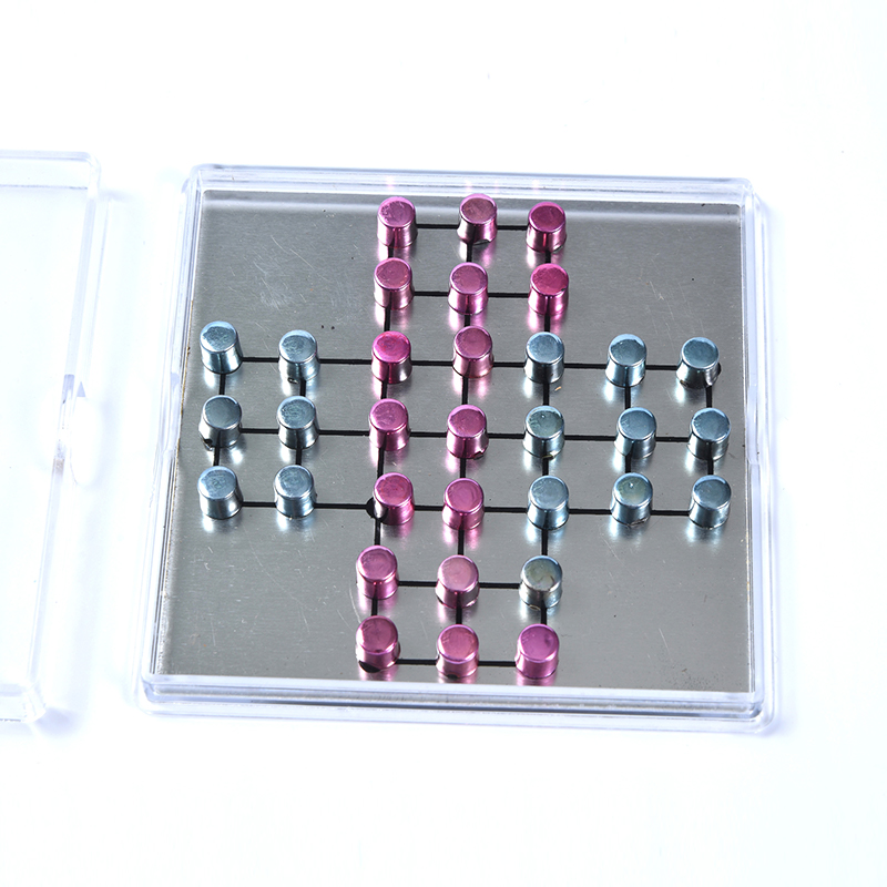 Conjunto Tic-Tac-Toe de metal magnético em caixa de acrílico transparente