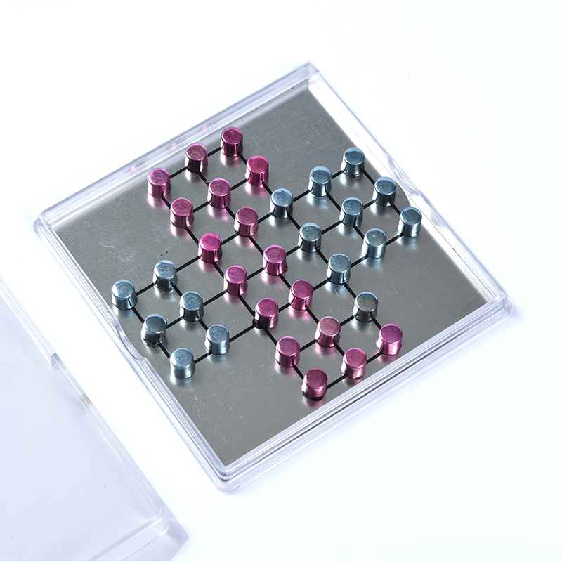 Conjunto Tic-Tac-Toe de metal magnético em caixa de acrílico transparente