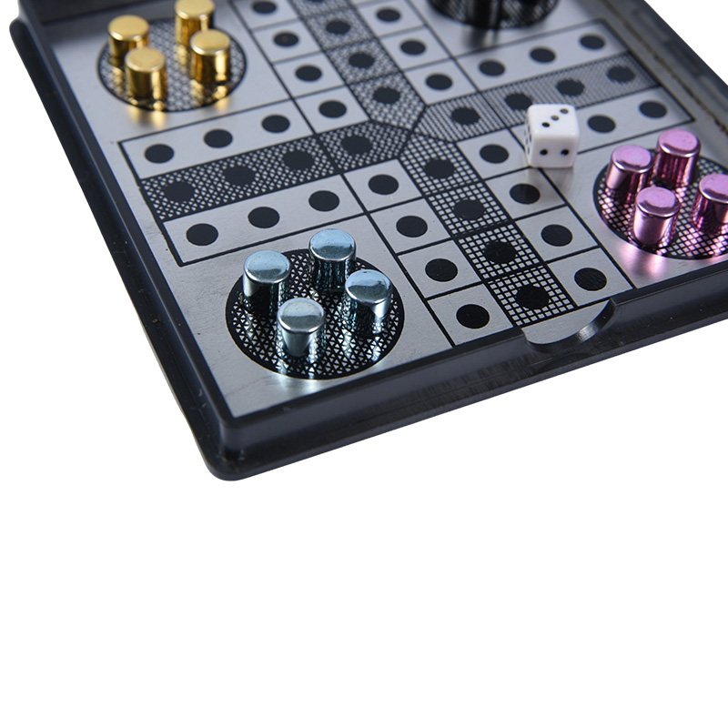 Conjunto de jogos Ludo de metal magnético em caixa de acrílico transparente