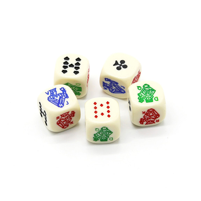 Conjunto clássico de vários jogos - combinação de xadrez, dominó, pôquer e damas