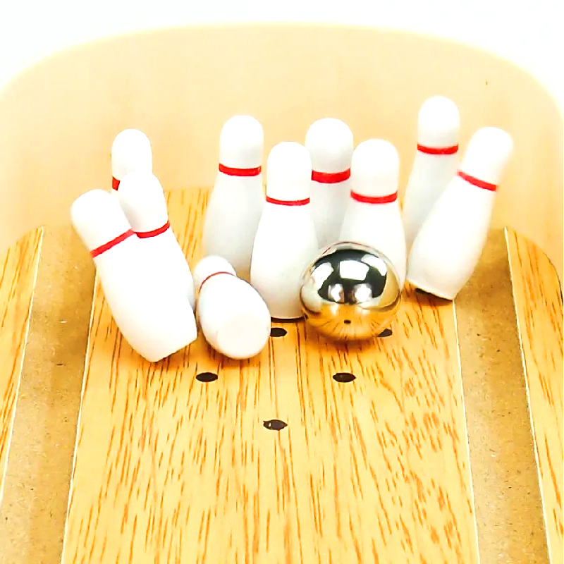 Conjunto compacto de madeira com bola de aço e pinos Mini jogo de boliche de mesa