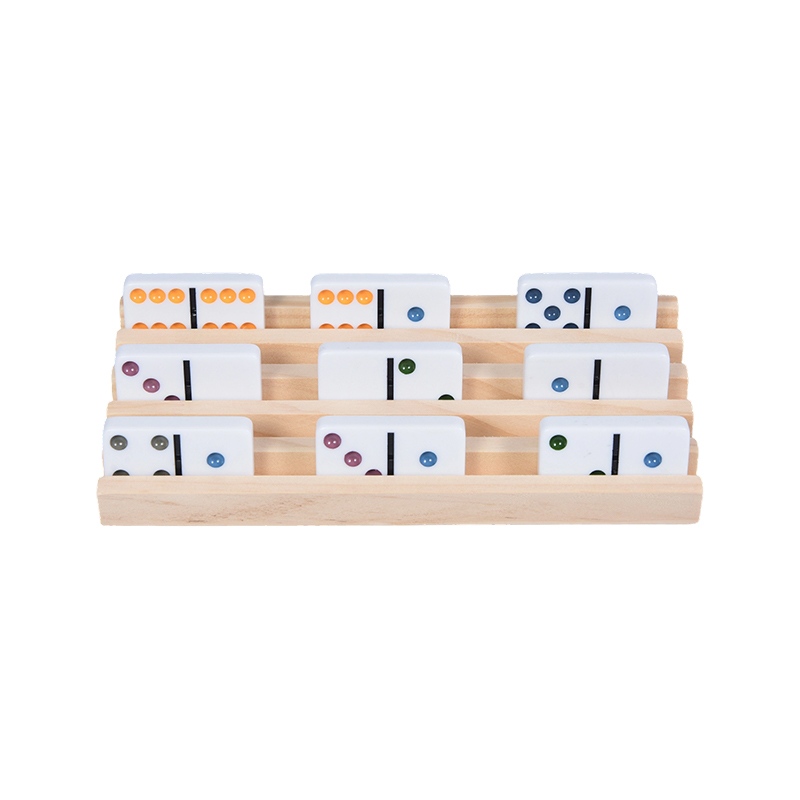 Padrões de pontos coloridos com display organizado conjunto de rack de dominó de madeira